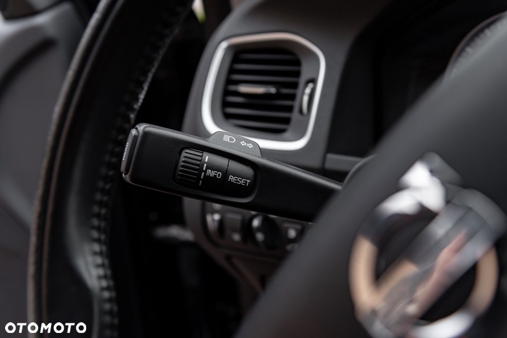 Volvo V60 T5 R-Design - 34