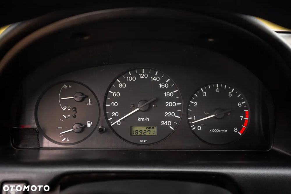 Mazda 626 2.0 - 22