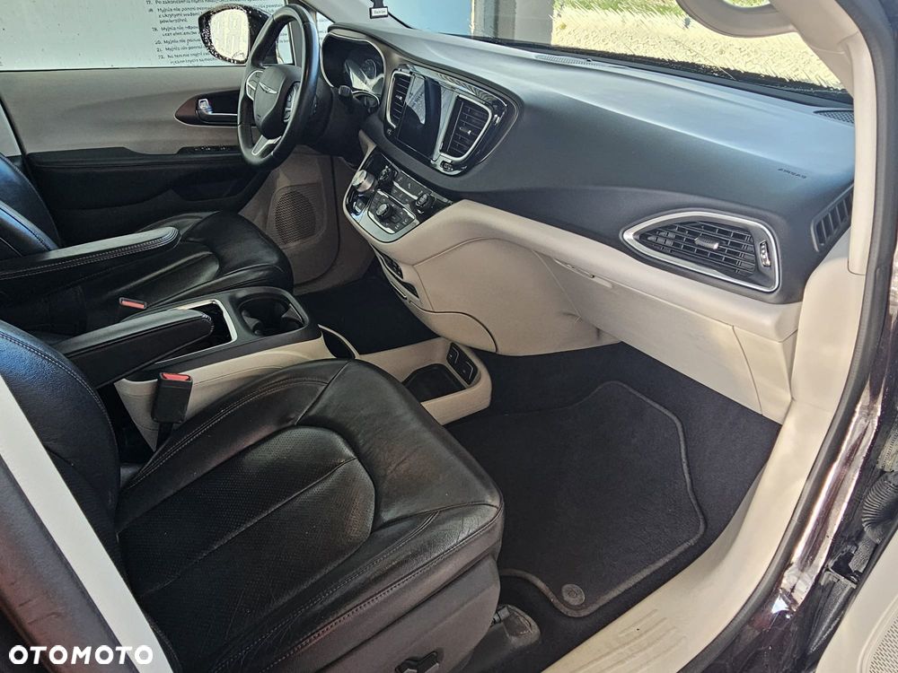 Chrysler Pacifica - 15
