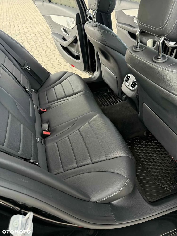 Mercedes-Benz Klasa C 300 4Matic 9G-TRONIC Avantgarde - 12