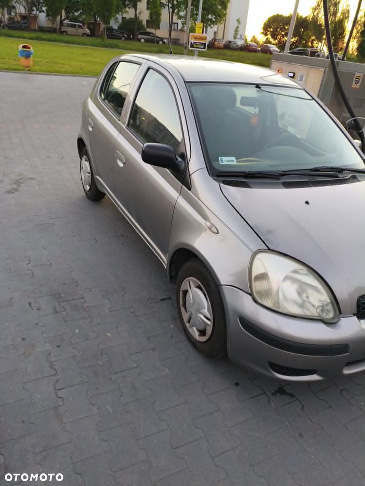 Toyota Yaris 1.0 Base - 8