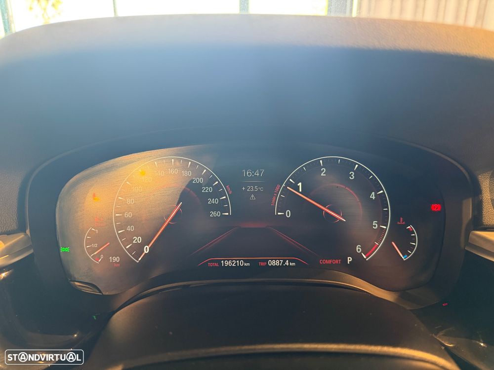 BMW 520 d Pack Desportivo M Auto - 32