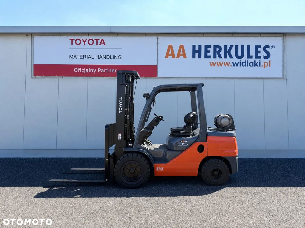 Toyota Tonero 02-8FGJF35