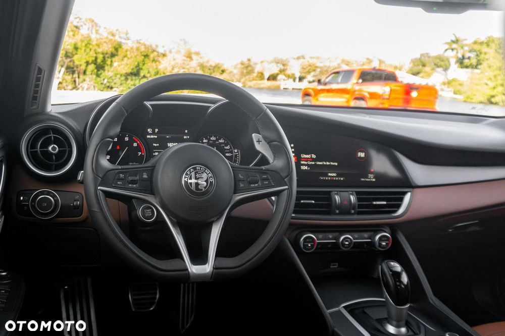 Alfa Romeo Giulia 2.0 Turbo 16V AT8-Q4 Veloce Ti - 13