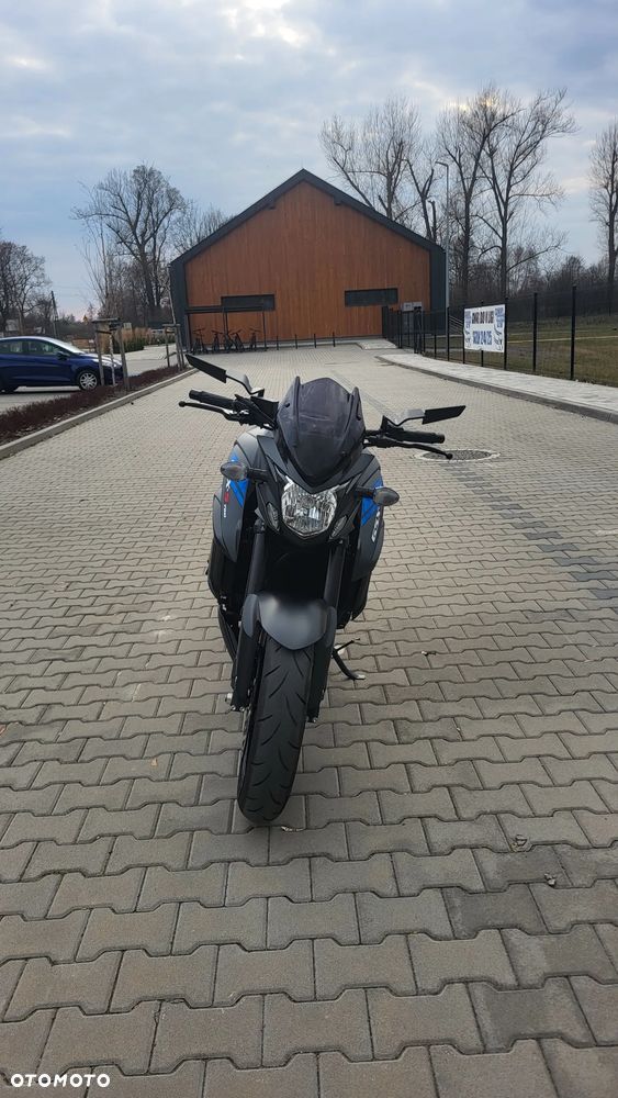 Suzuki GSX - 6