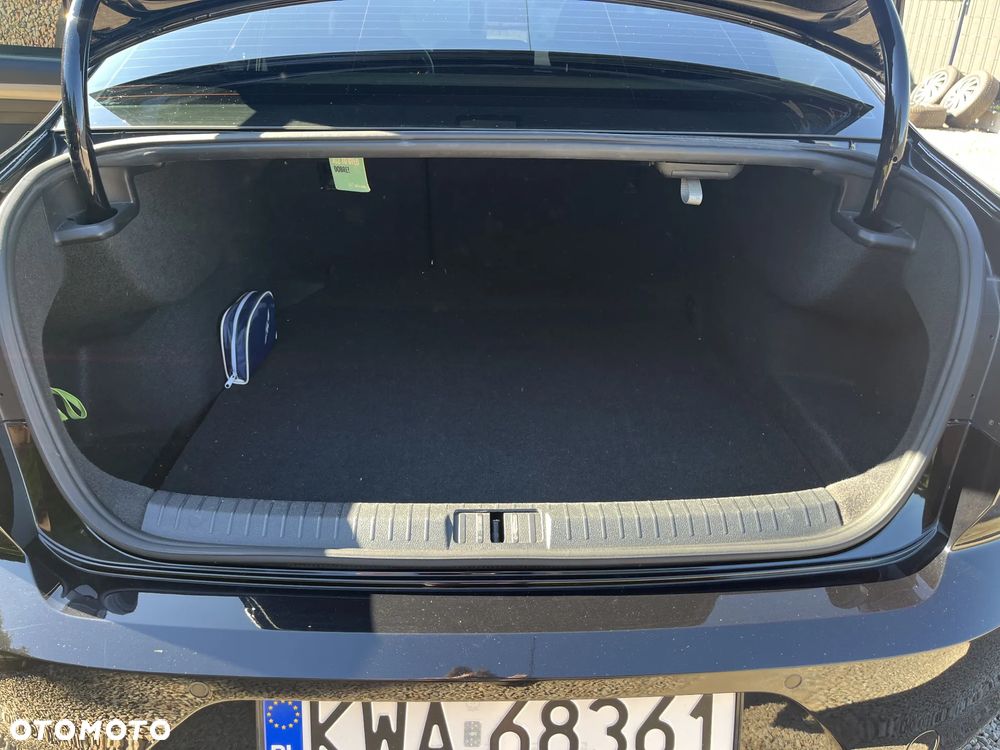 Volkswagen Passat - 18