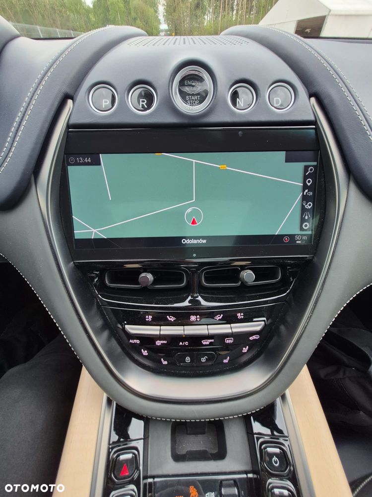 Aston Martin DBX - 3