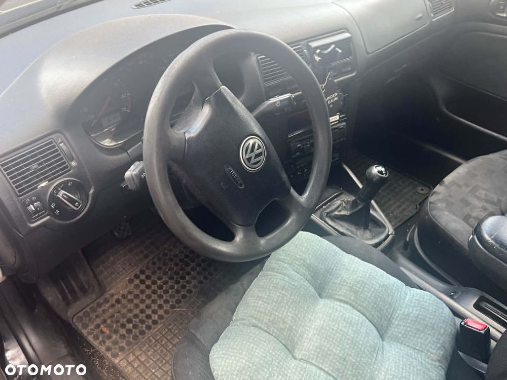 Volkswagen Golf - 4