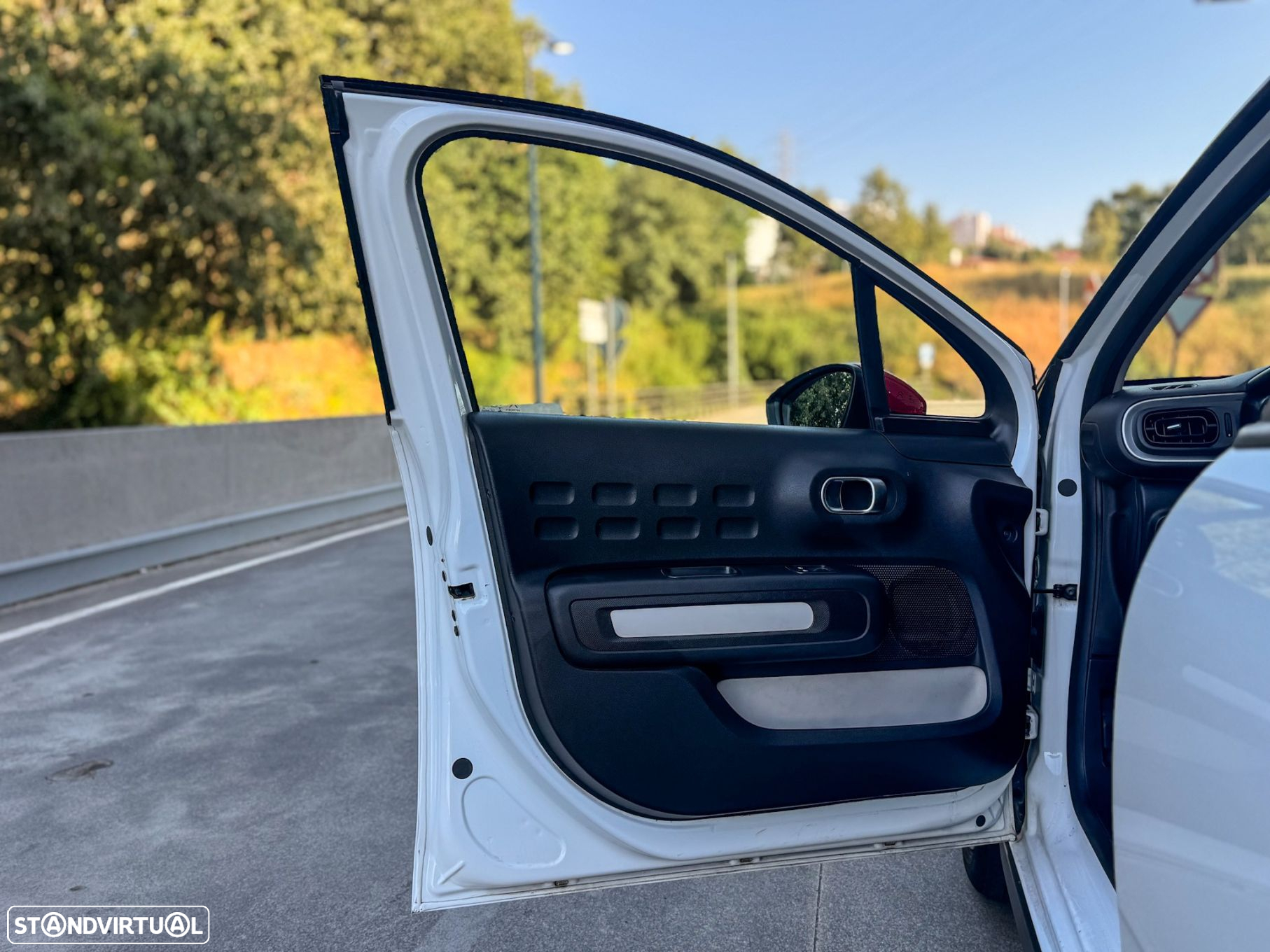 Citroën C3 1.2 PureTech Shine - 36