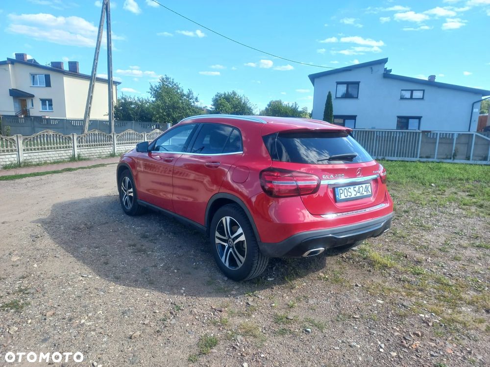 Mercedes-Benz GLA 250 4Matic 7G-DCT Style - 4