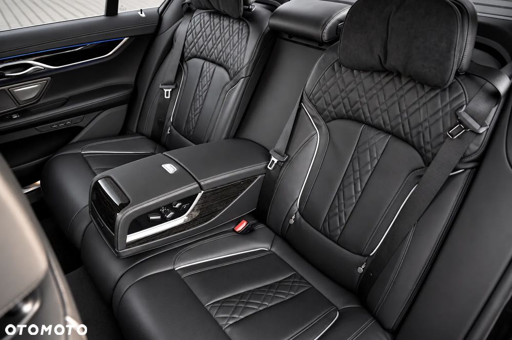 BMW Seria 7 - 8