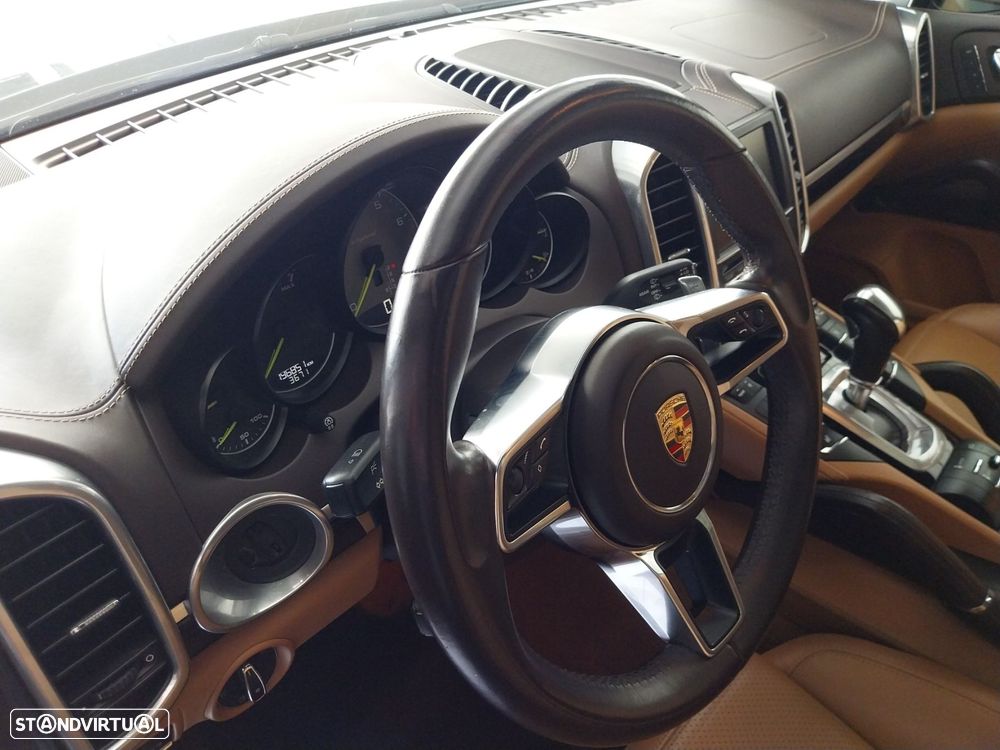 Porsche Cayenne - 9