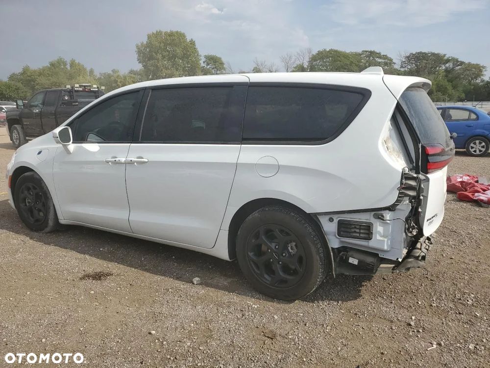 Chrysler Pacifica - 4