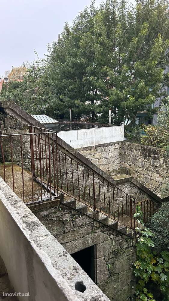 Moradia com jardim 3 pisos + mezzanine - Projeto Aprovado  junto à fac - Grande imagem: 4/37