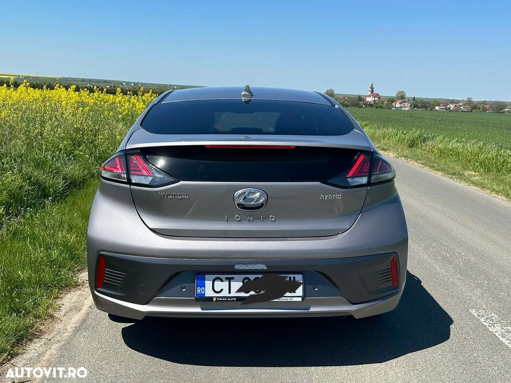 Hyundai IONIQ - 8