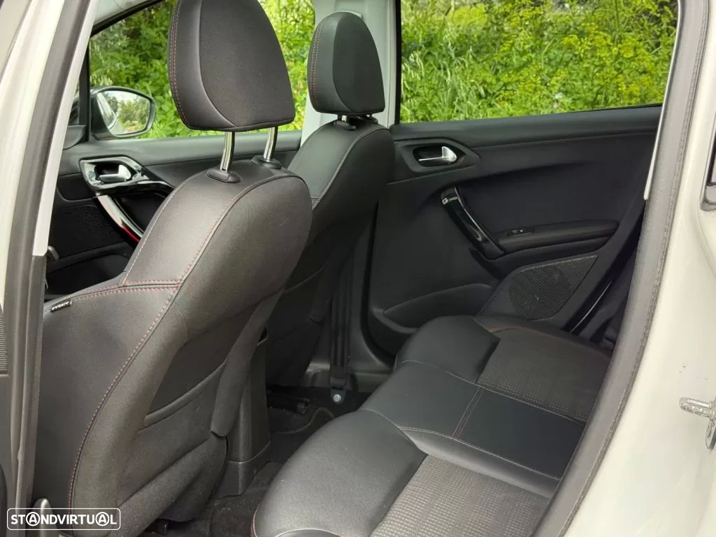 Peugeot 208 1.2 PureTech GT Line - 15
