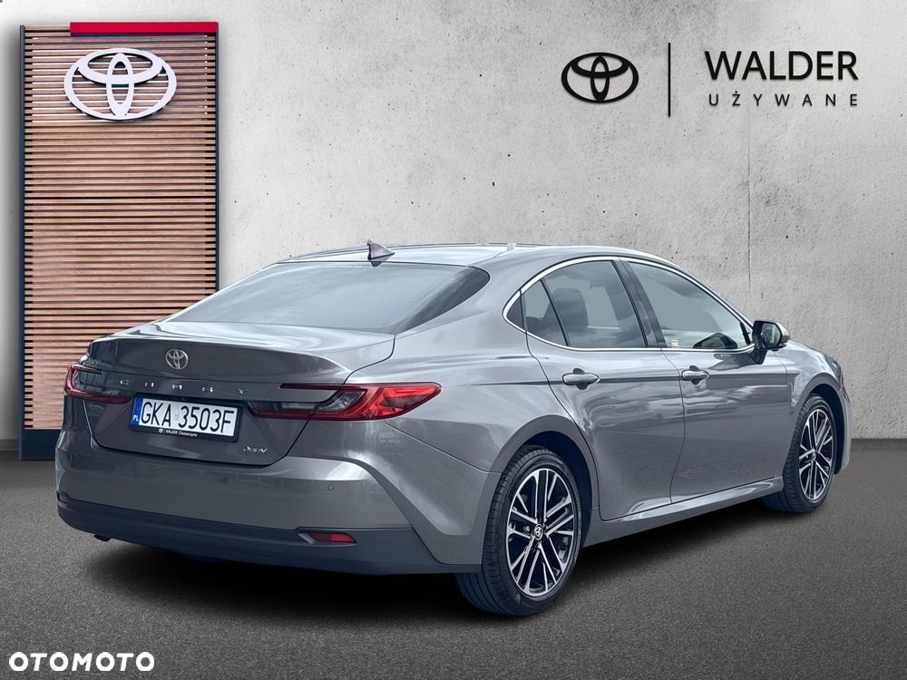 Toyota Camry - 4