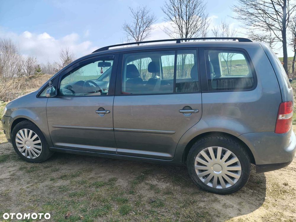 Volkswagen Touran 1.9 TDI Highline DSG - 3