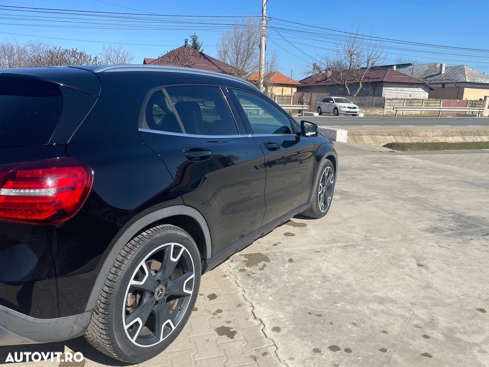 Mercedes-Benz GLA 200 d 4MATIC Aut. - 4