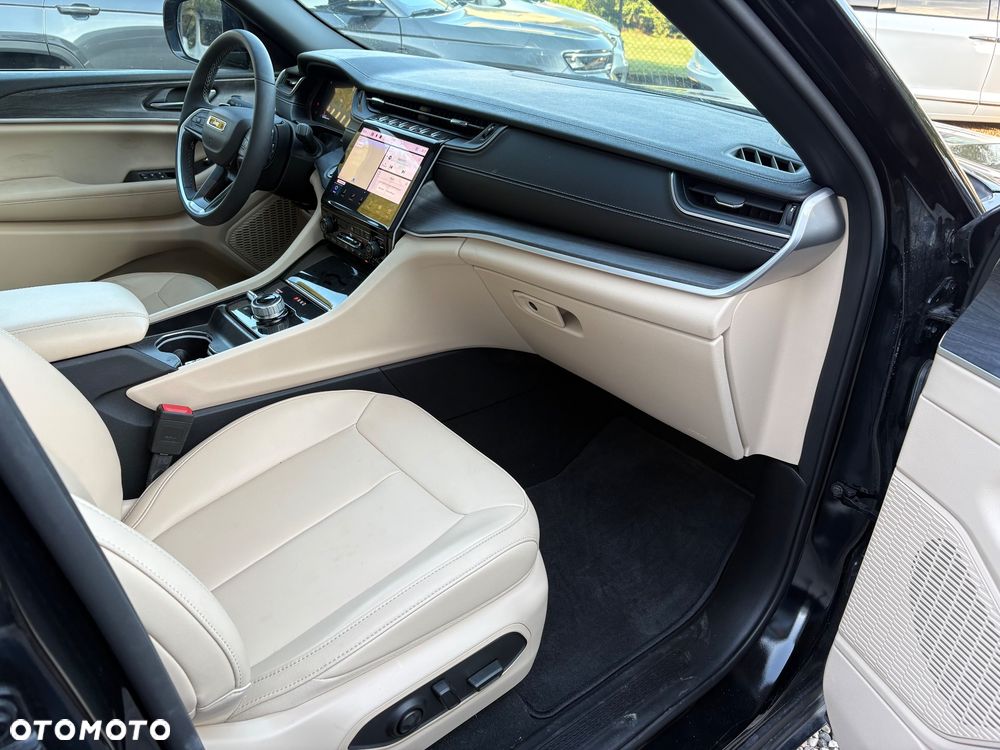 Jeep Grand Cherokee - 23