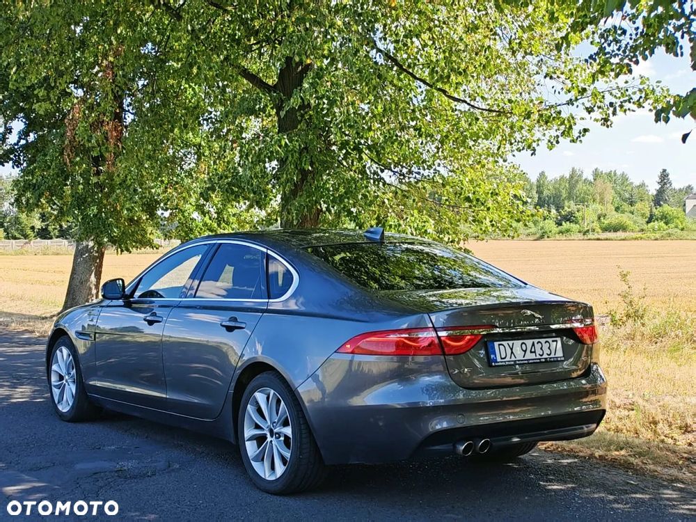 Jaguar XF 20d Prestige - 13