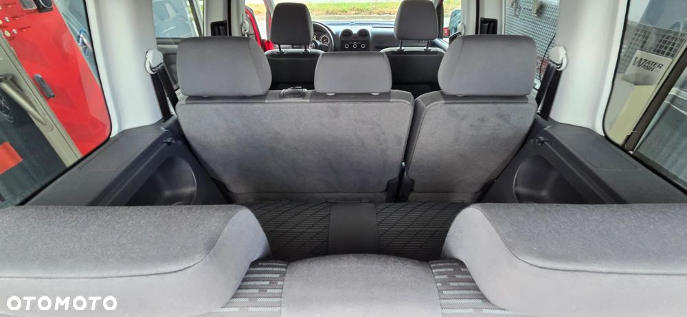 Volkswagen Caddy 1.6 (7-Si.) Edition 30 - 29