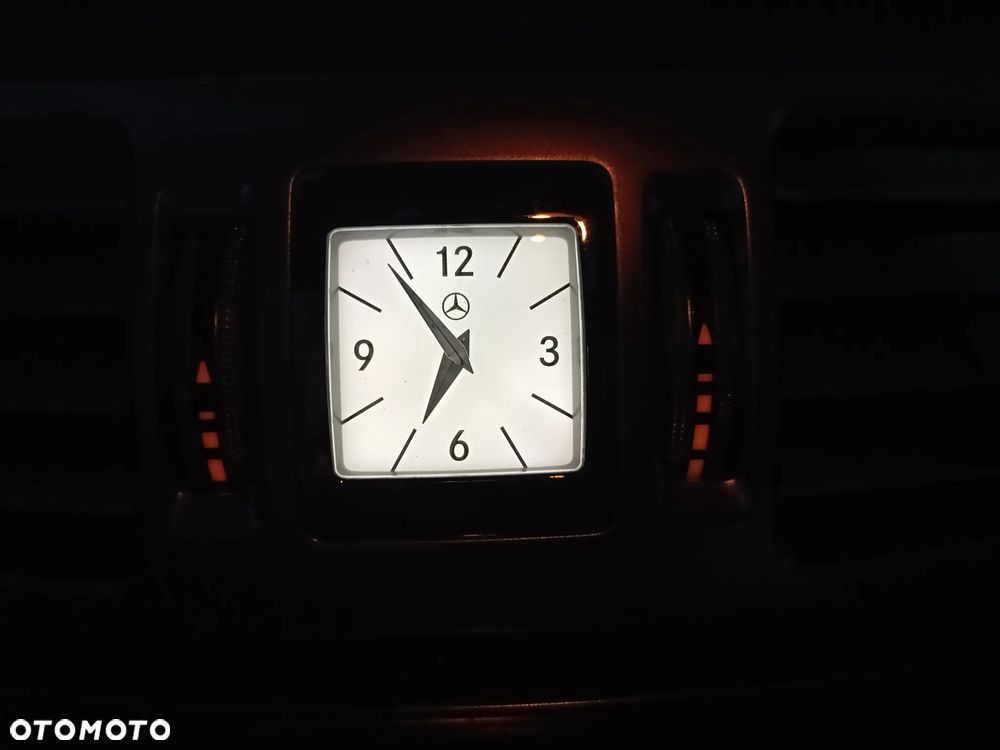 Mercedes-Benz Klasa E 220 CDI 7G-TRONIC Avantgarde - 28