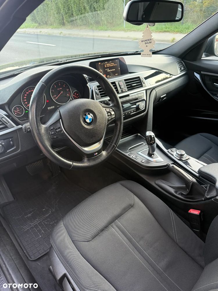 BMW Seria 3 320d xDrive - 9