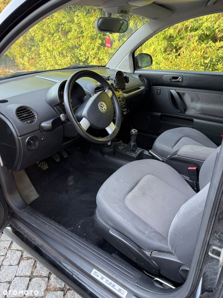 Volkswagen New Beetle - 5