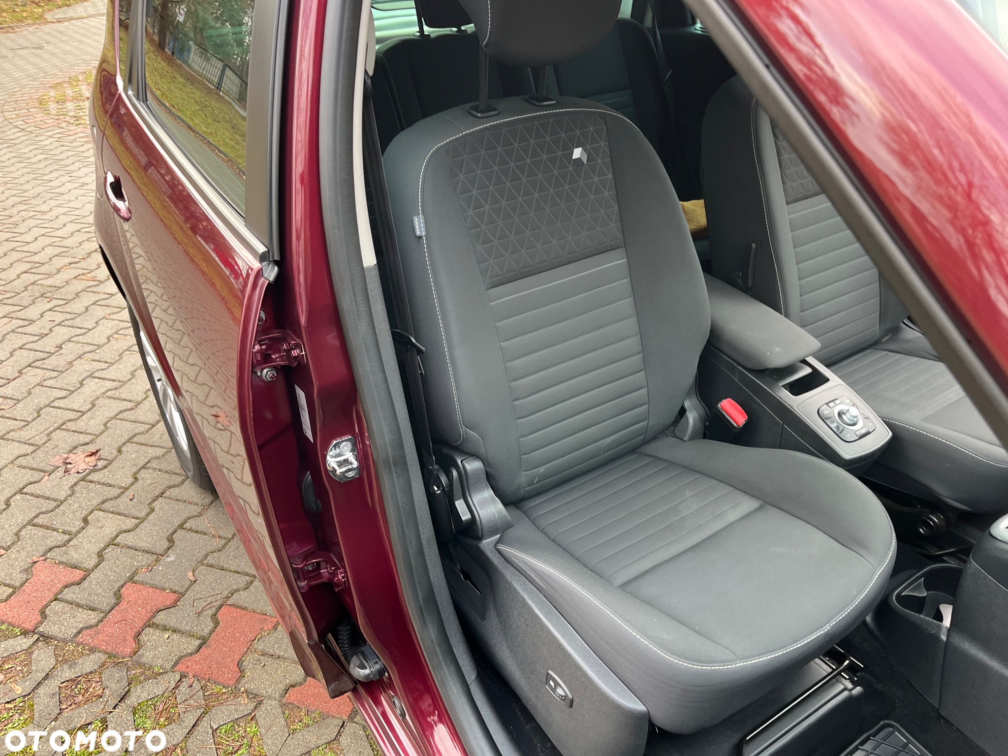 Renault Scenic ENERGY TCe 130 BOSE EDITION - 10