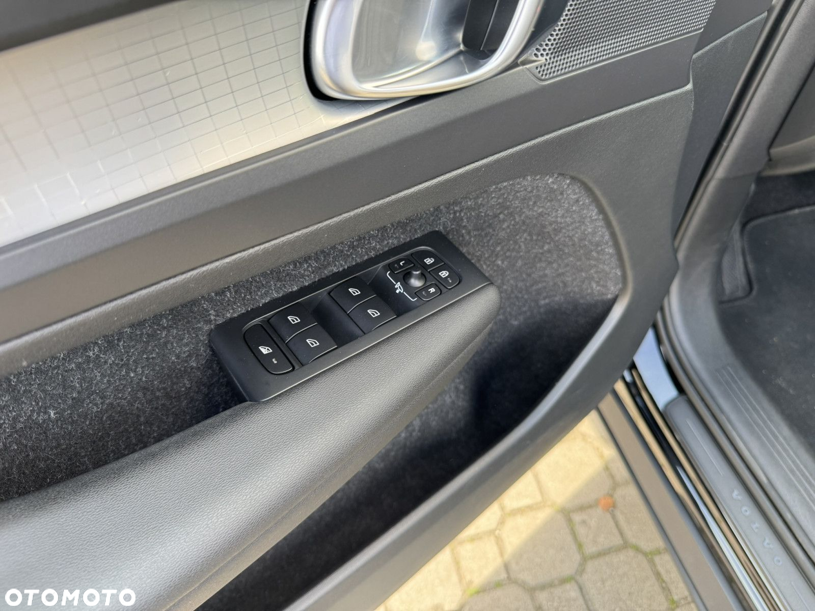 Volvo XC 40 T3 Momentum Pro - 23