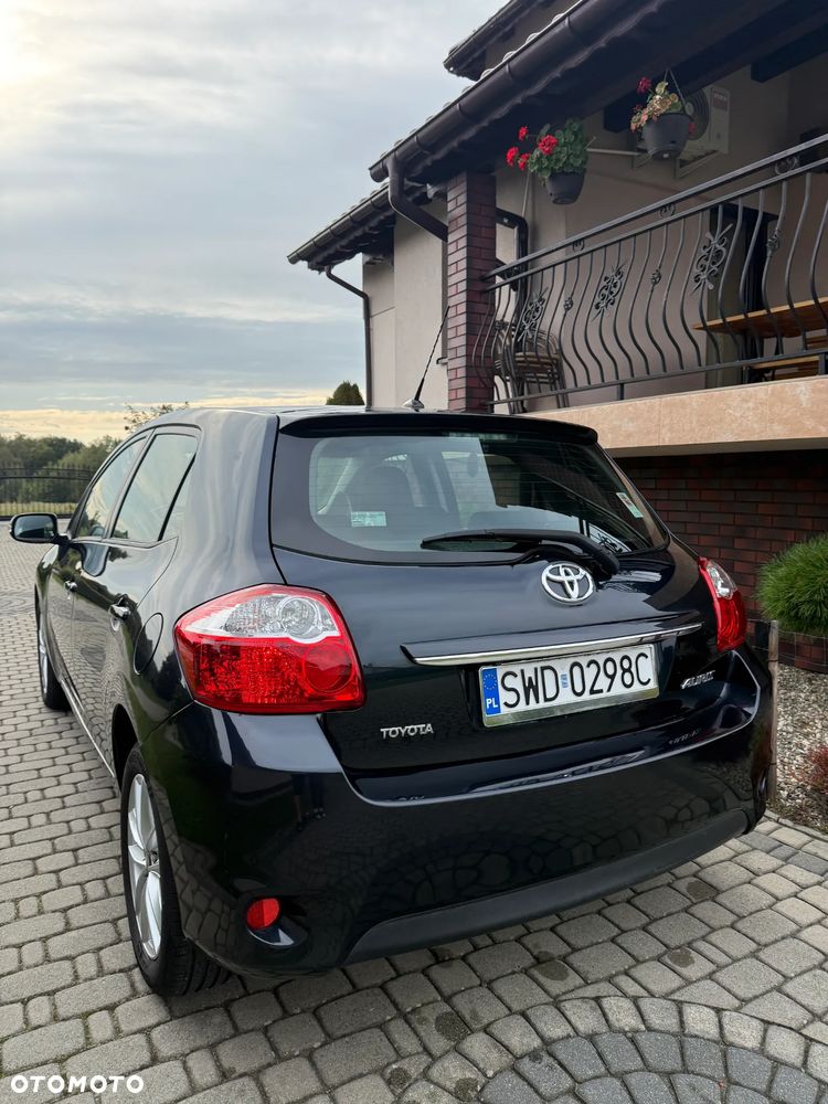 Toyota Auris 2.0 D-4D Premium + - 4
