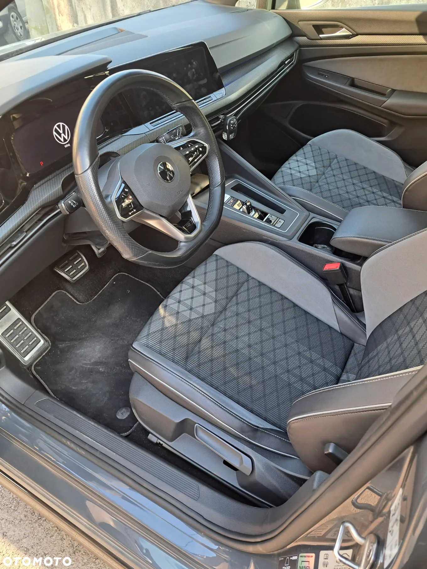 Volkswagen Golf 2.0 TDI SCR DSG R-Line - 11