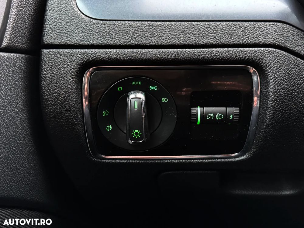 Skoda Superb 2.0 TDI DPF Elegance - 25