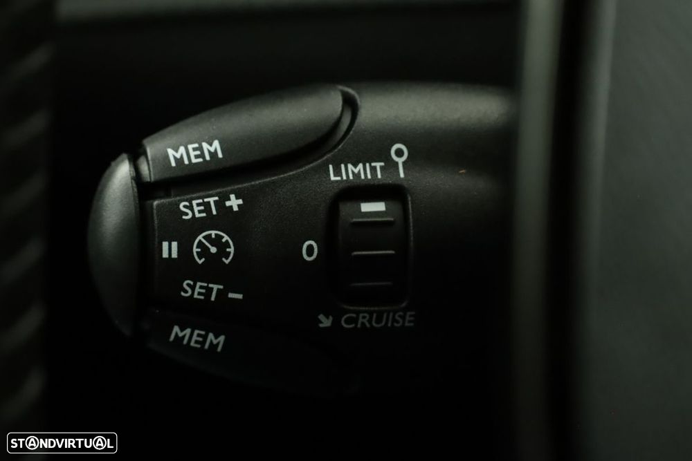 Peugeot 2008 1.2 PureTech Allure - 18