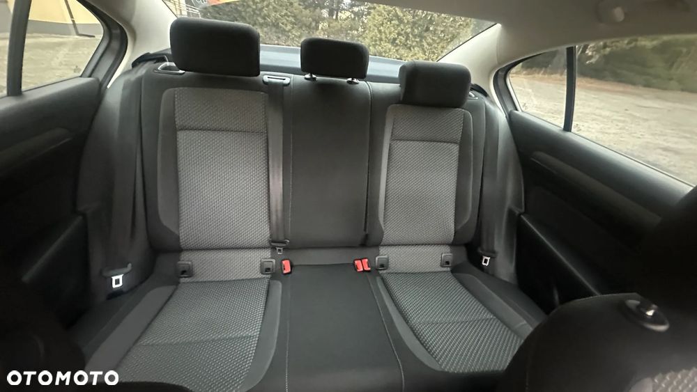 Volkswagen Passat - 13