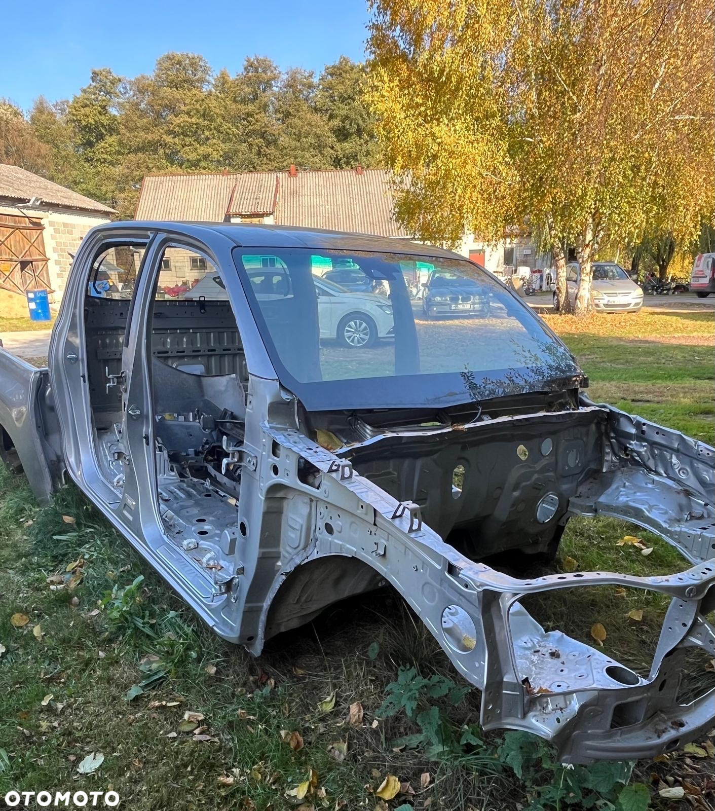 Toyota Hilux 8 2022r. Słupek próg bok kabina - 2
