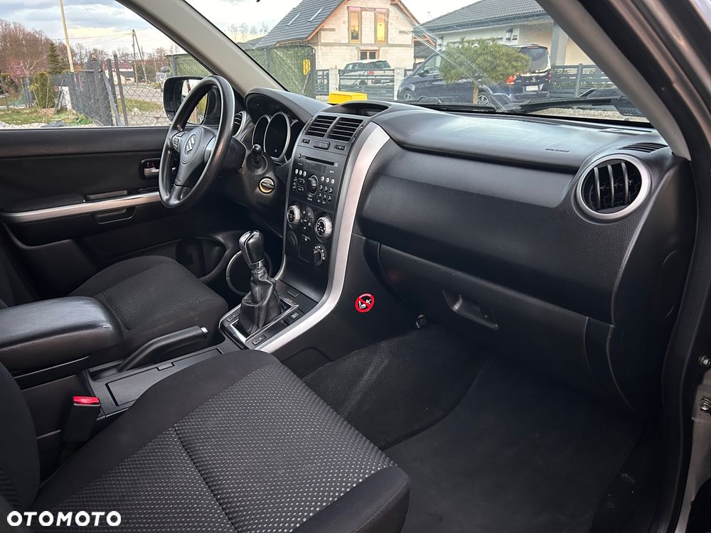 Suzuki Grand Vitara 2.0 - 9