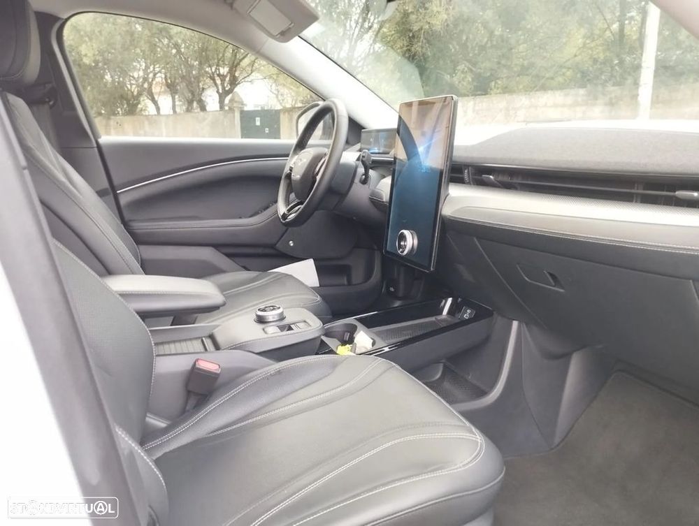 Ford Mustang Mach-E - 15