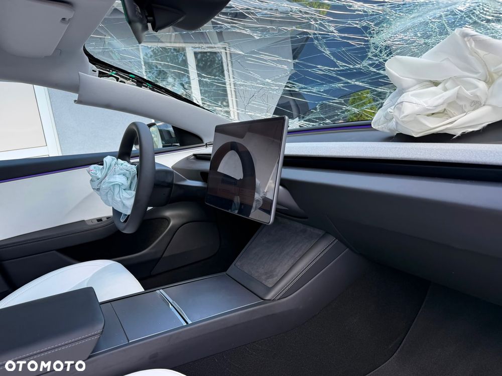 Tesla Model 3 - 15