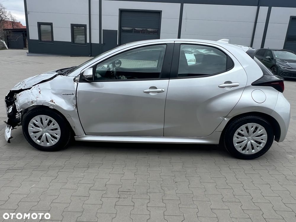Toyota Yaris Hybrid 100 Premium - 6