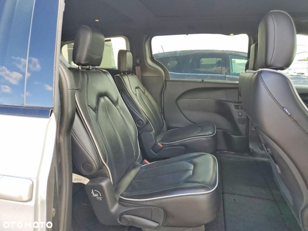 Chrysler Pacifica - 10