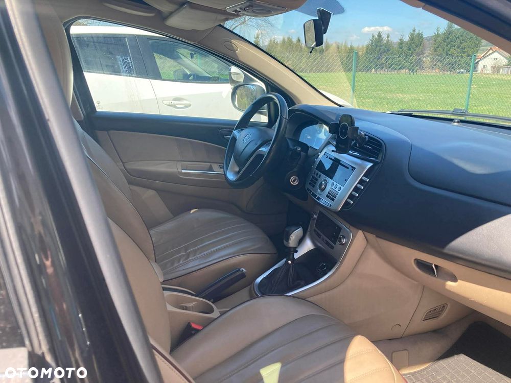 Lancia Delta 1.9 Multijet Twinturbo Executive - 8