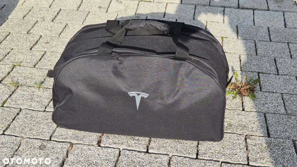 Tesla Model S 85 D - 30