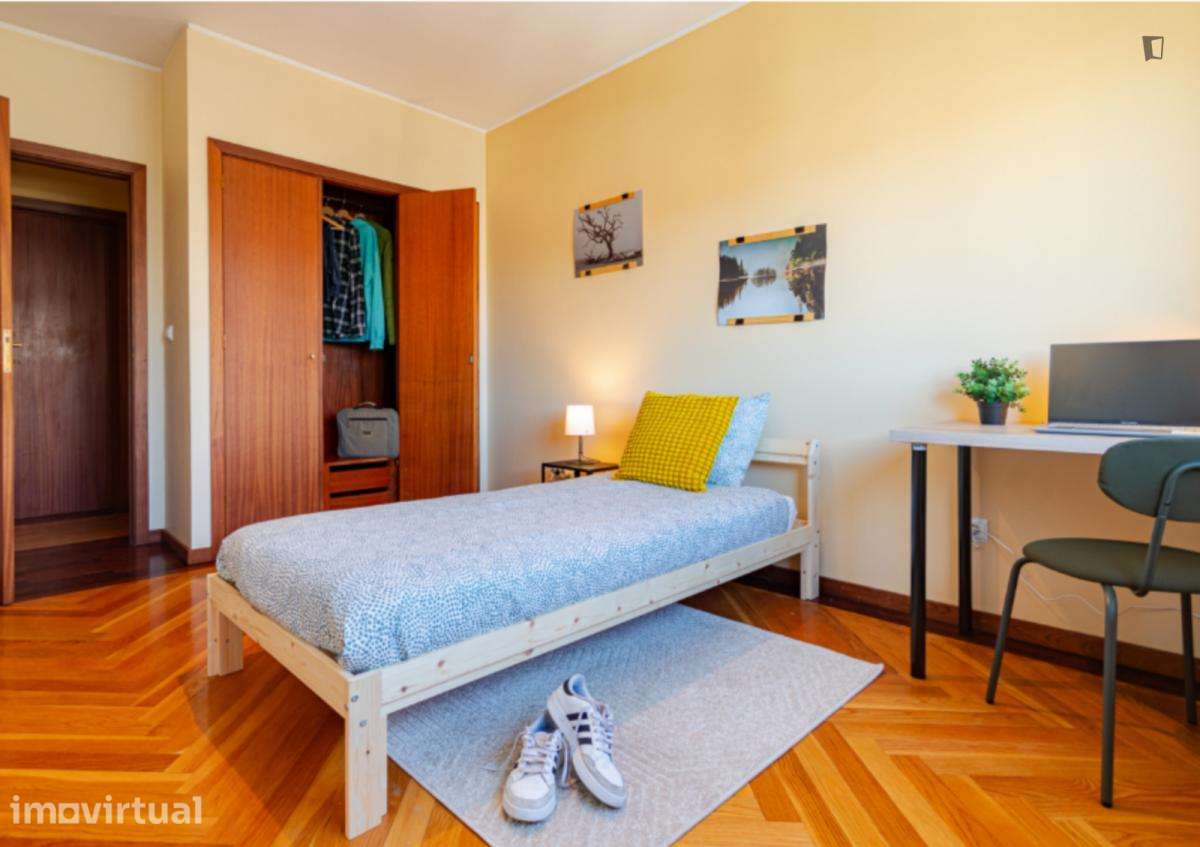 Quarto - localizado em Paranhos Porto - Grande imagem: 2/12