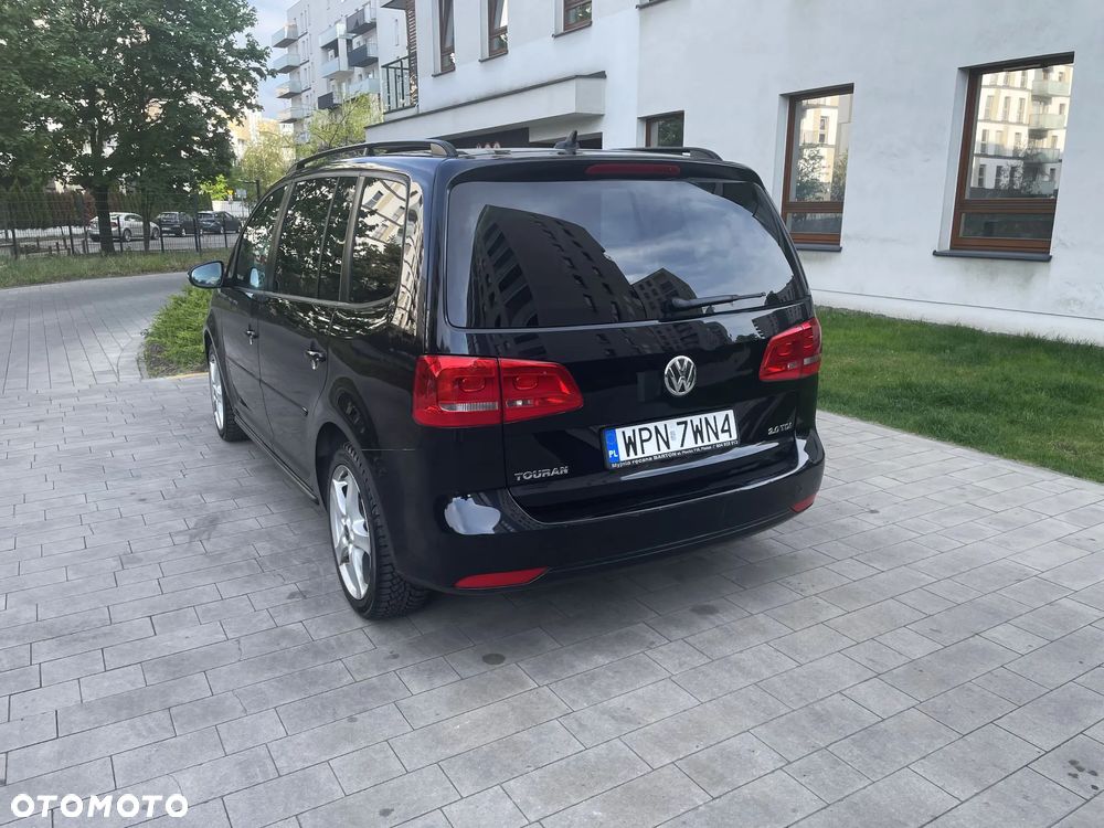 Volkswagen Touran 2.0 TDI DSG Highline - 4