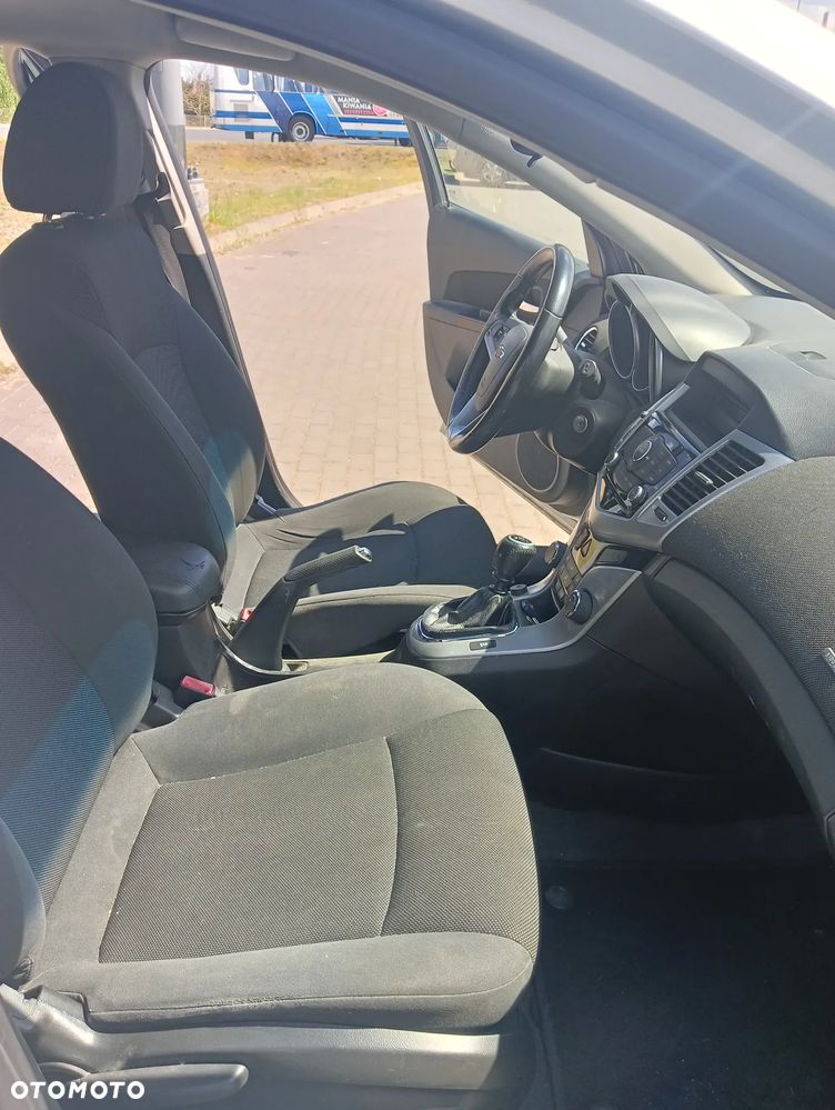 Chevrolet Cruze 1.6 LS+ - 12