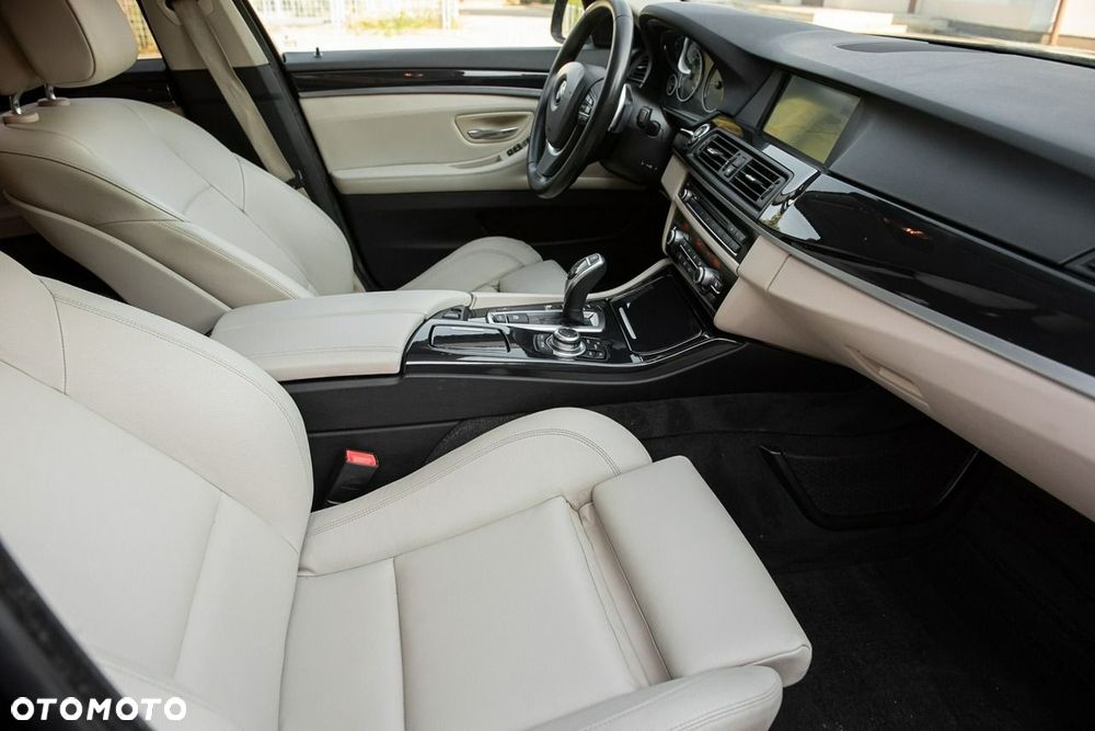 BMW Seria 5 520d Luxury Line - 9