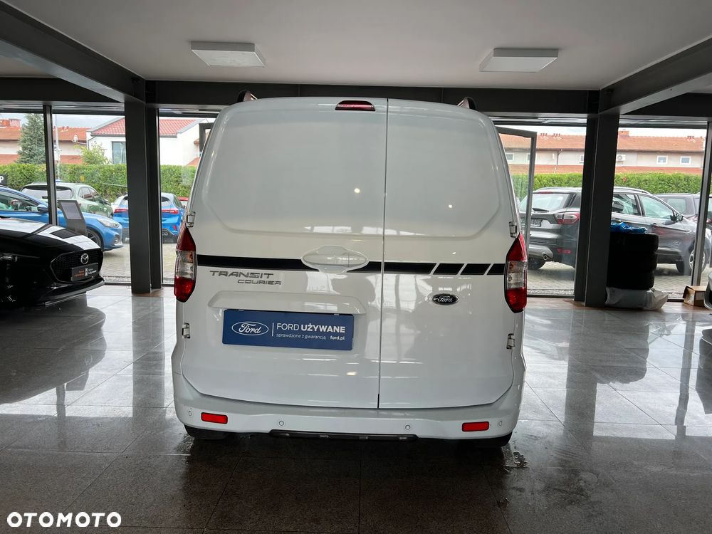 Ford Courier - 12