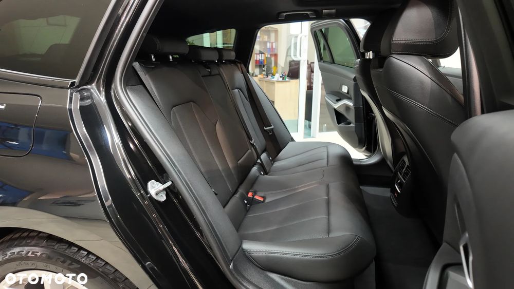 BMW Seria 3 320d xDrive M Sport - 27